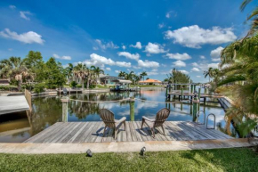 Family-friendly electric-heated pool home on Freshwater canal with bikes! - Villa Paige